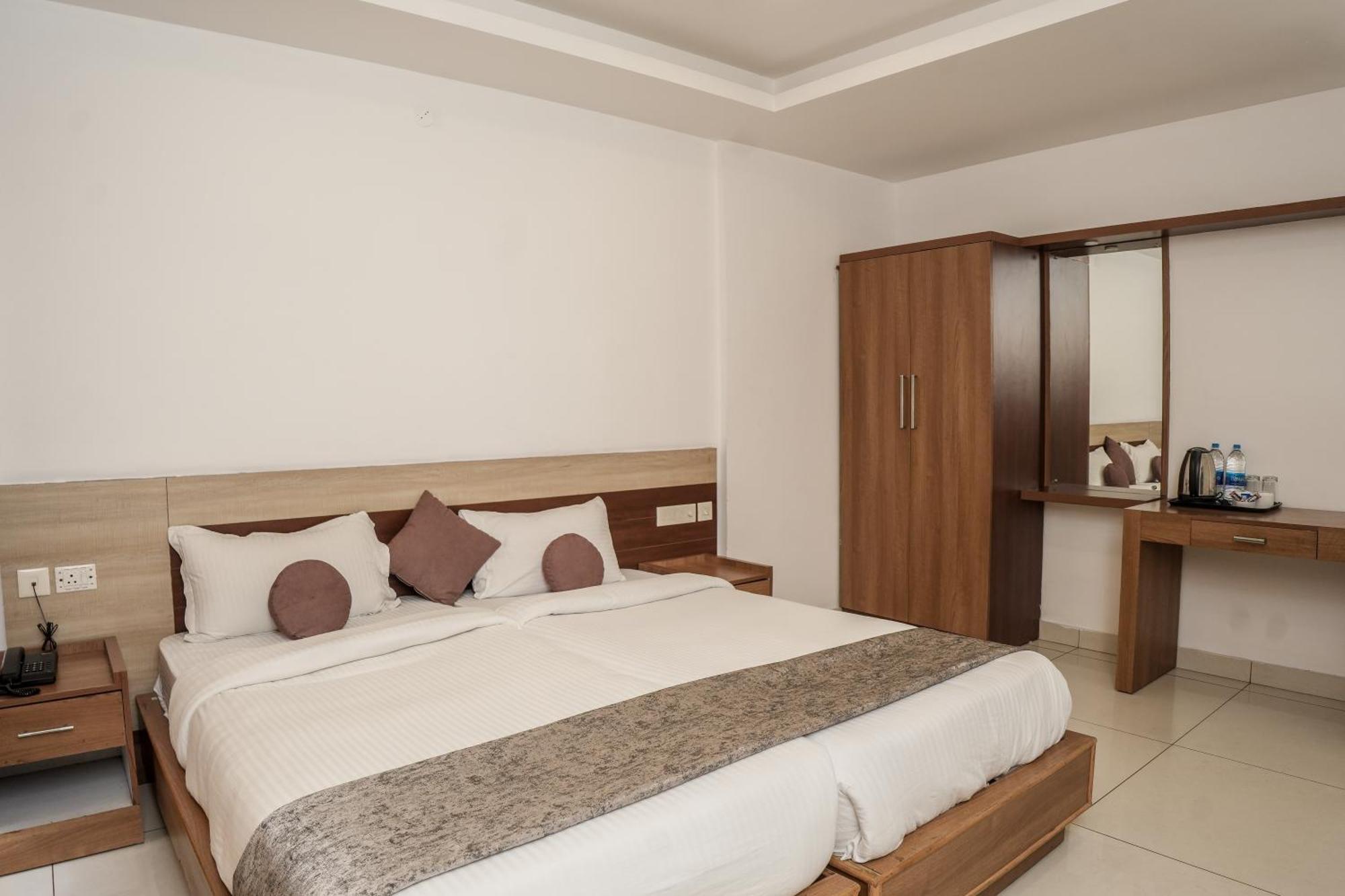 Hotel Lets Stay Kochi ภายนอก รูปภาพ